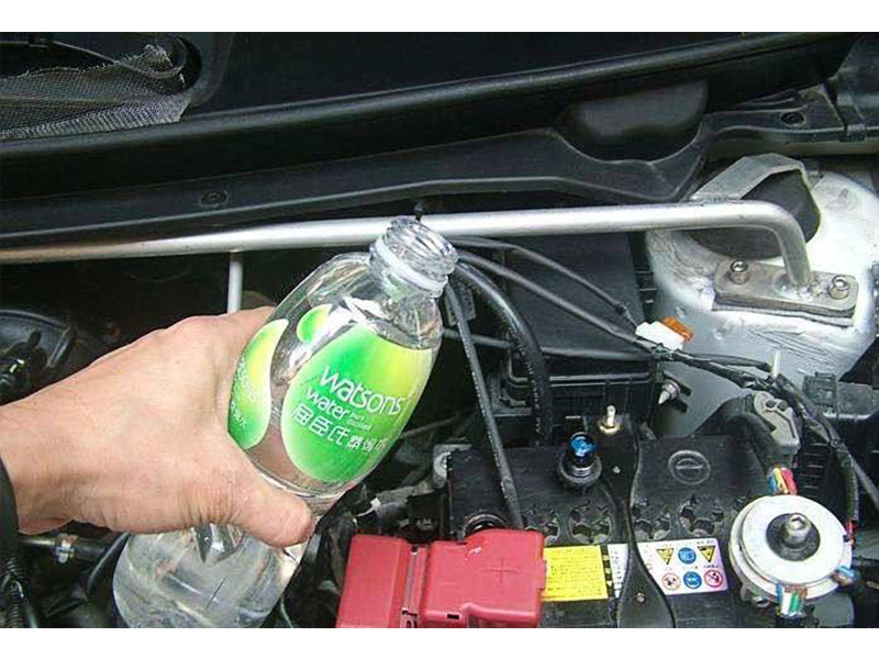 汽車(chē)送水救援