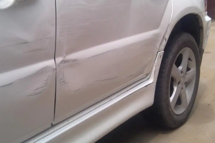 汽車(chē)救援解答(dá)汽車(chē)劃痕怎麽辦(bàn)？