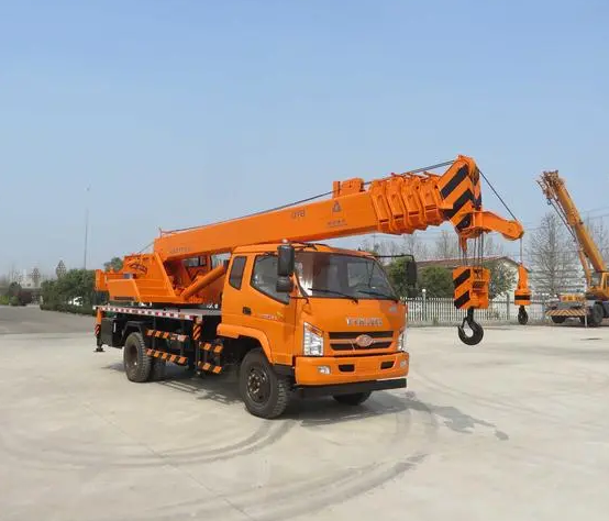 大型随車(chē)起重機