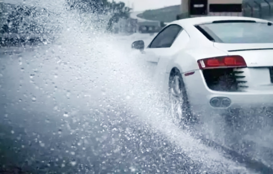 汽車(chē)救援提示在雨天開始注意事項